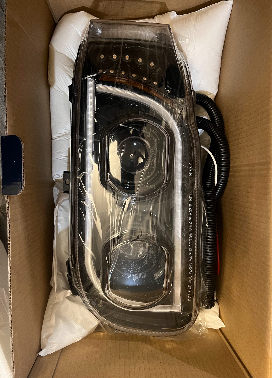 389/388 Peterbilt Head Lights